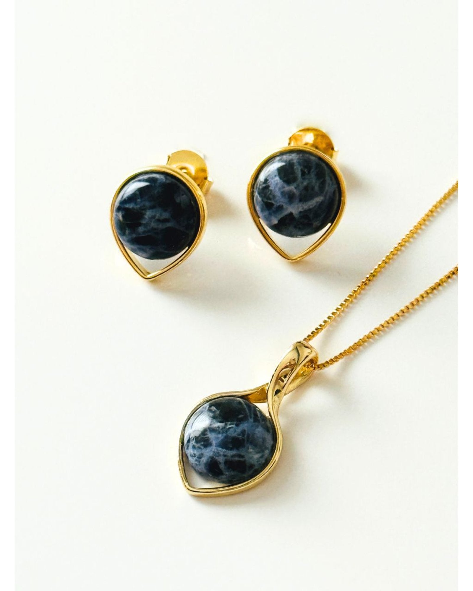 Conjunto Colar e Brinco Gota Invertida SODALITA Ouro semijoia