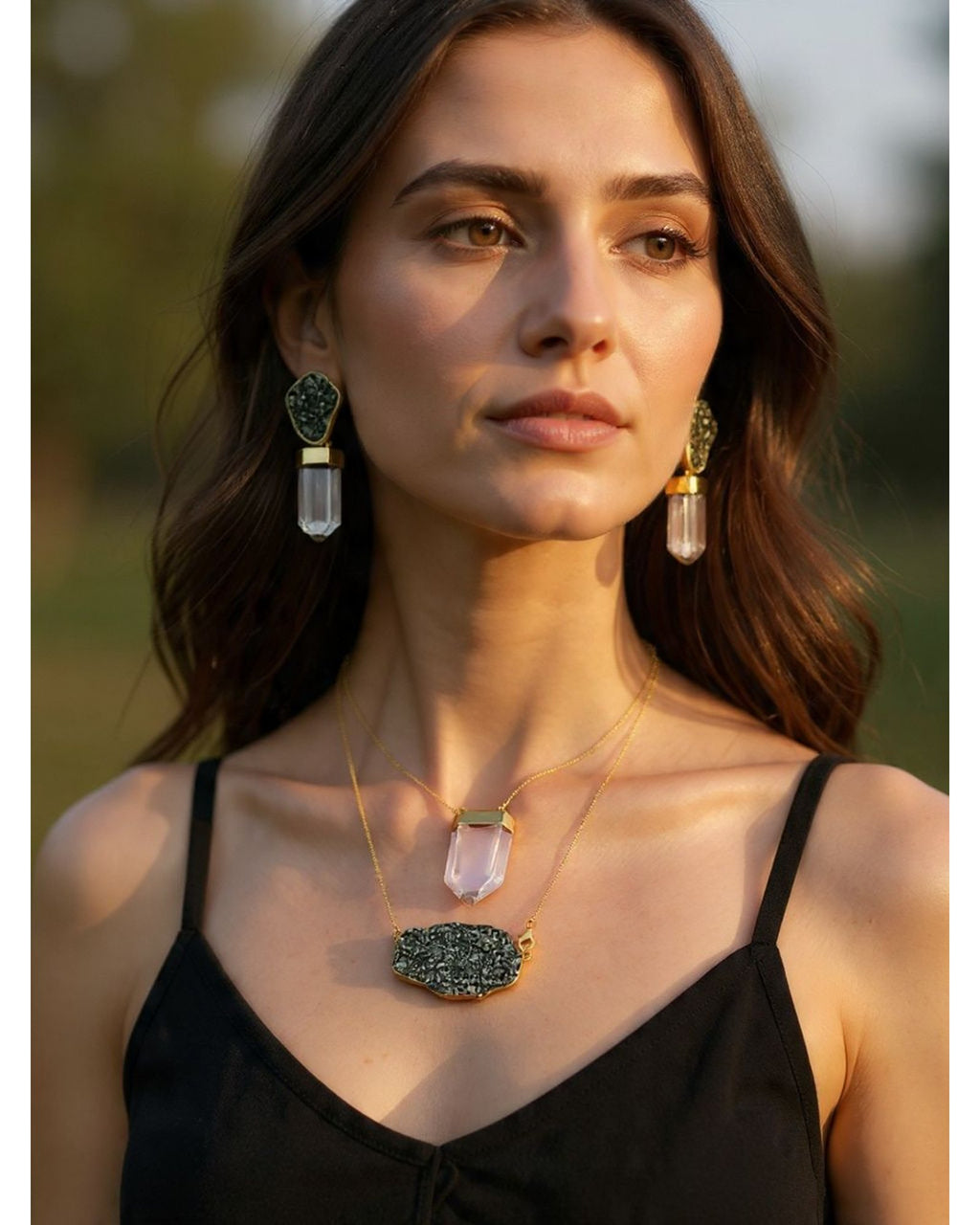 Conjunto Brinco e Colar Escapulário Ponta de Cristal com Pirita Ouro Semijoia