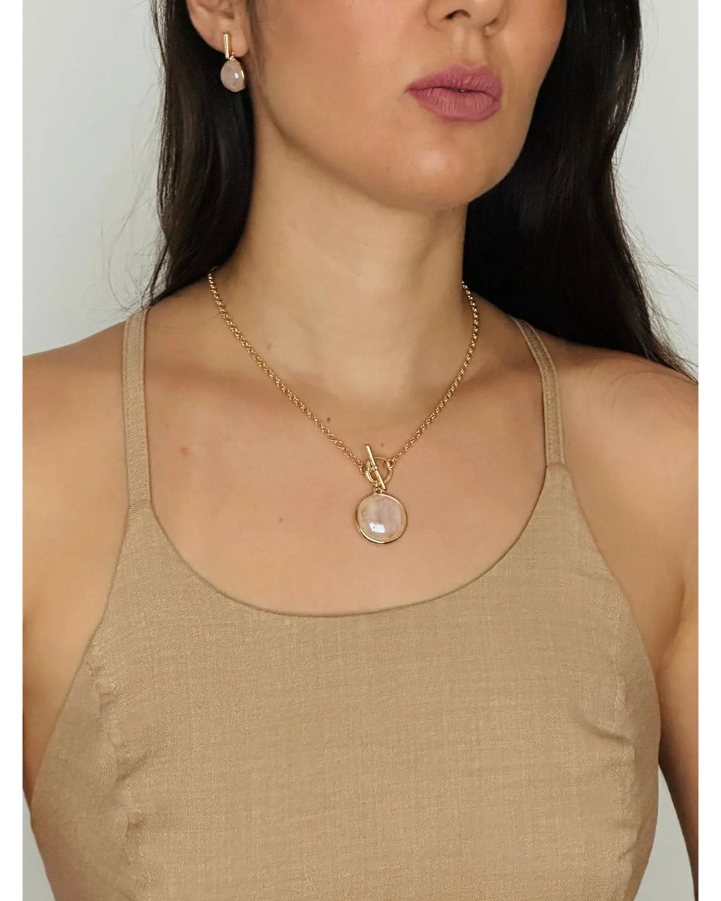 Conjunto colar e brinco Redondo Quartzo Rosa Perolada Ouro Semijoia