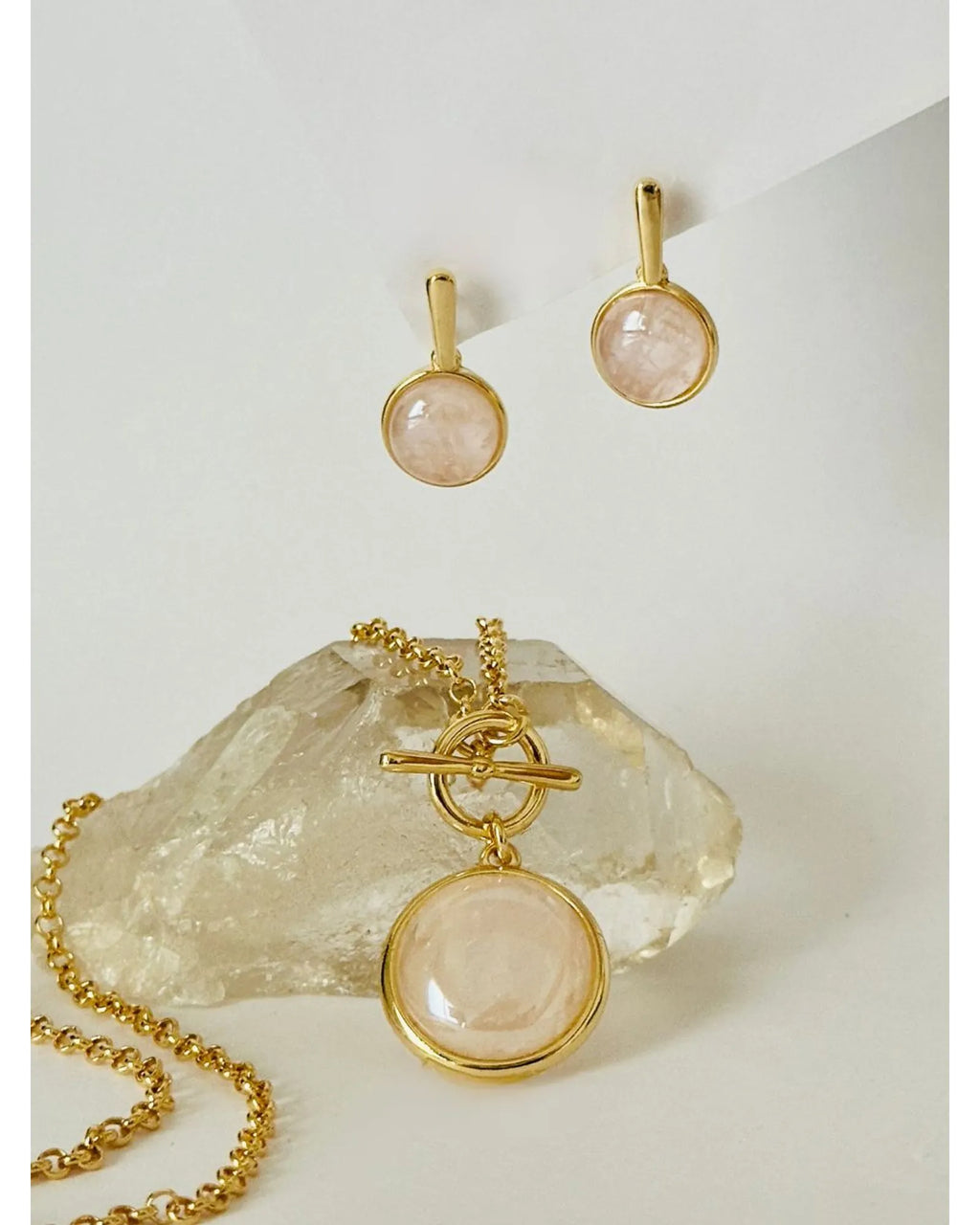Conjunto colar e brinco Redondo Quartzo Rosa Perolada Ouro Semijoia