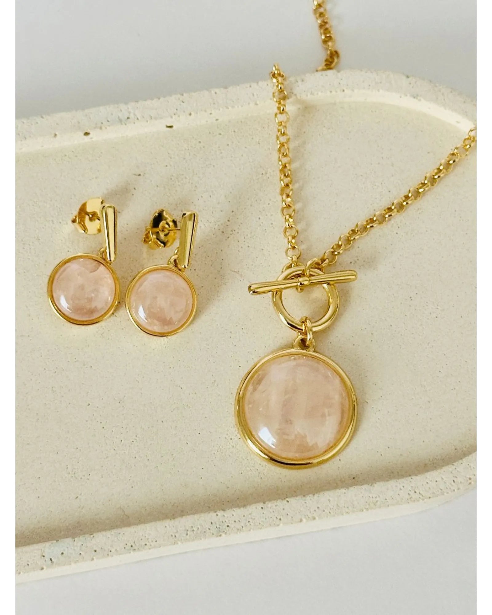 Conjunto colar e brinco Redondo Quartzo Rosa Perolada Ouro Semijoia