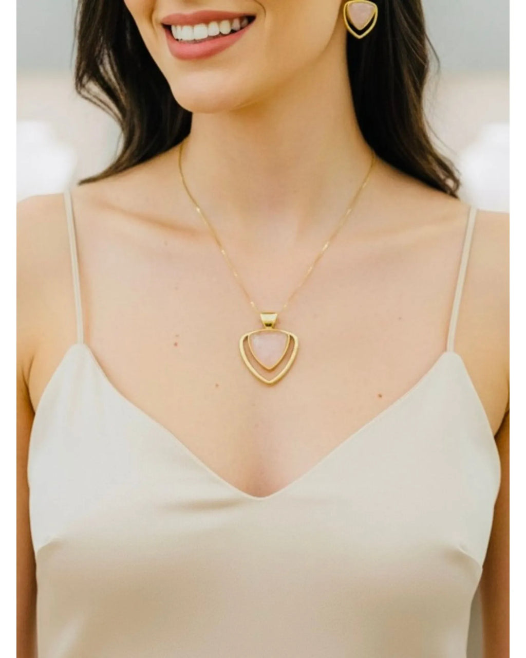 Conjunto Colar e Brinco Triangular Quartzo Rosa Ouro Semijoia