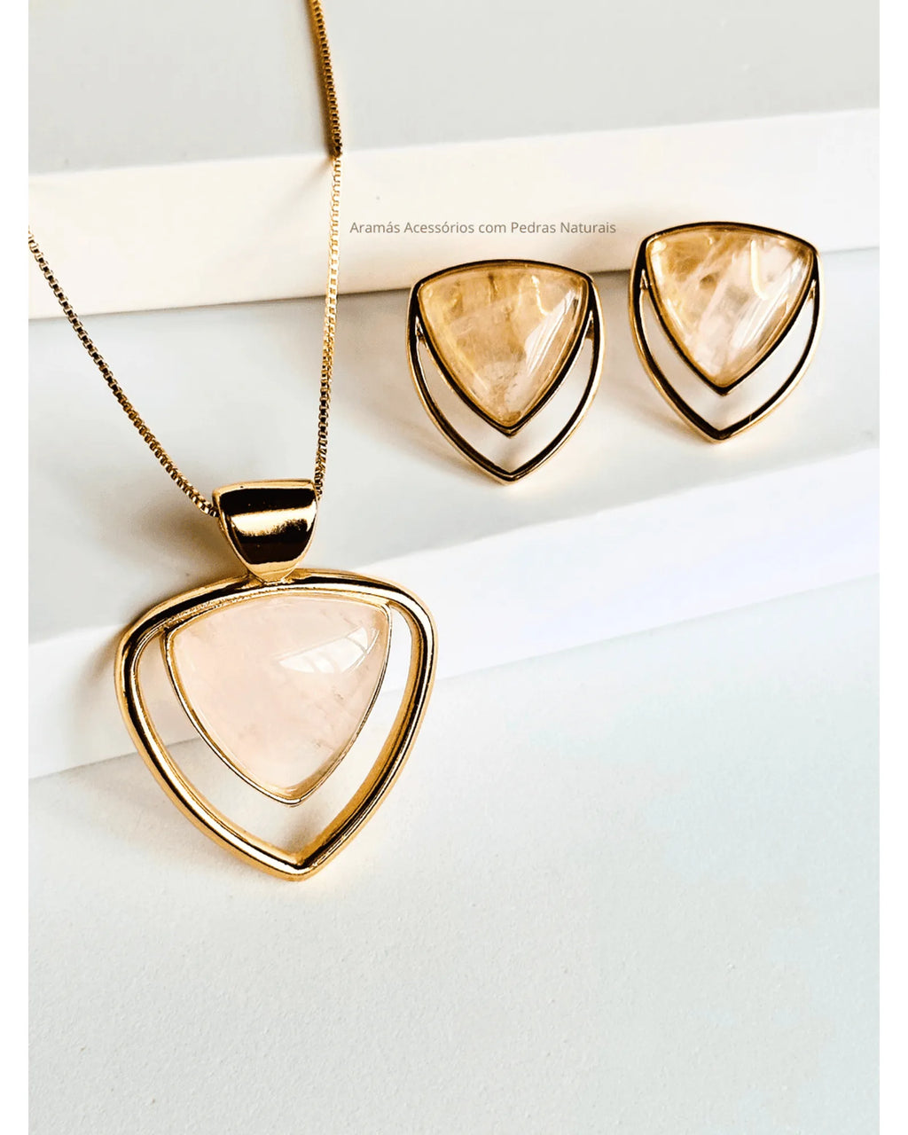 Conjunto Colar e Brinco Triangular Quartzo Rosa Ouro Semijoia