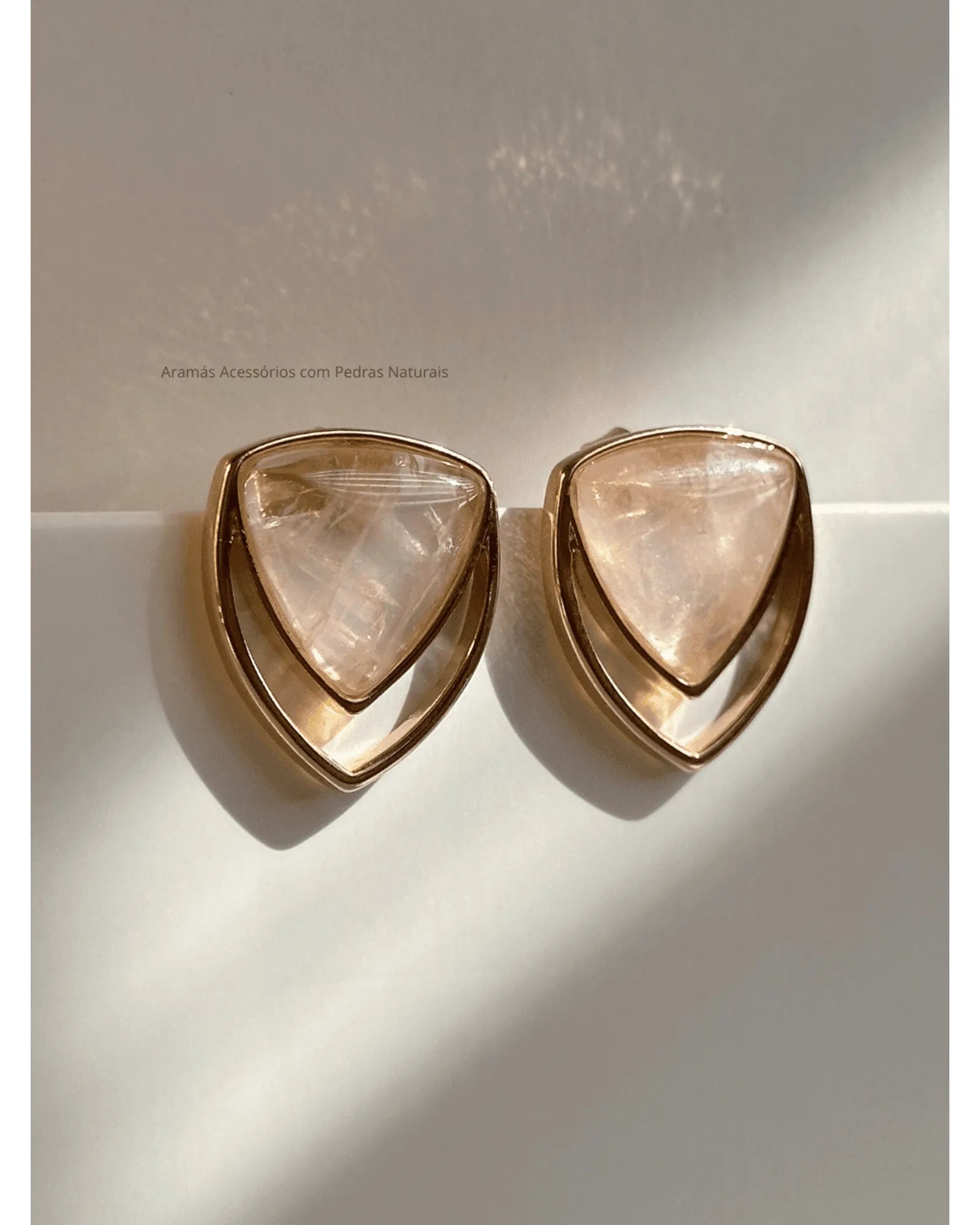Conjunto Colar e Brinco Triangular Quartzo Rosa Ouro Semijoia