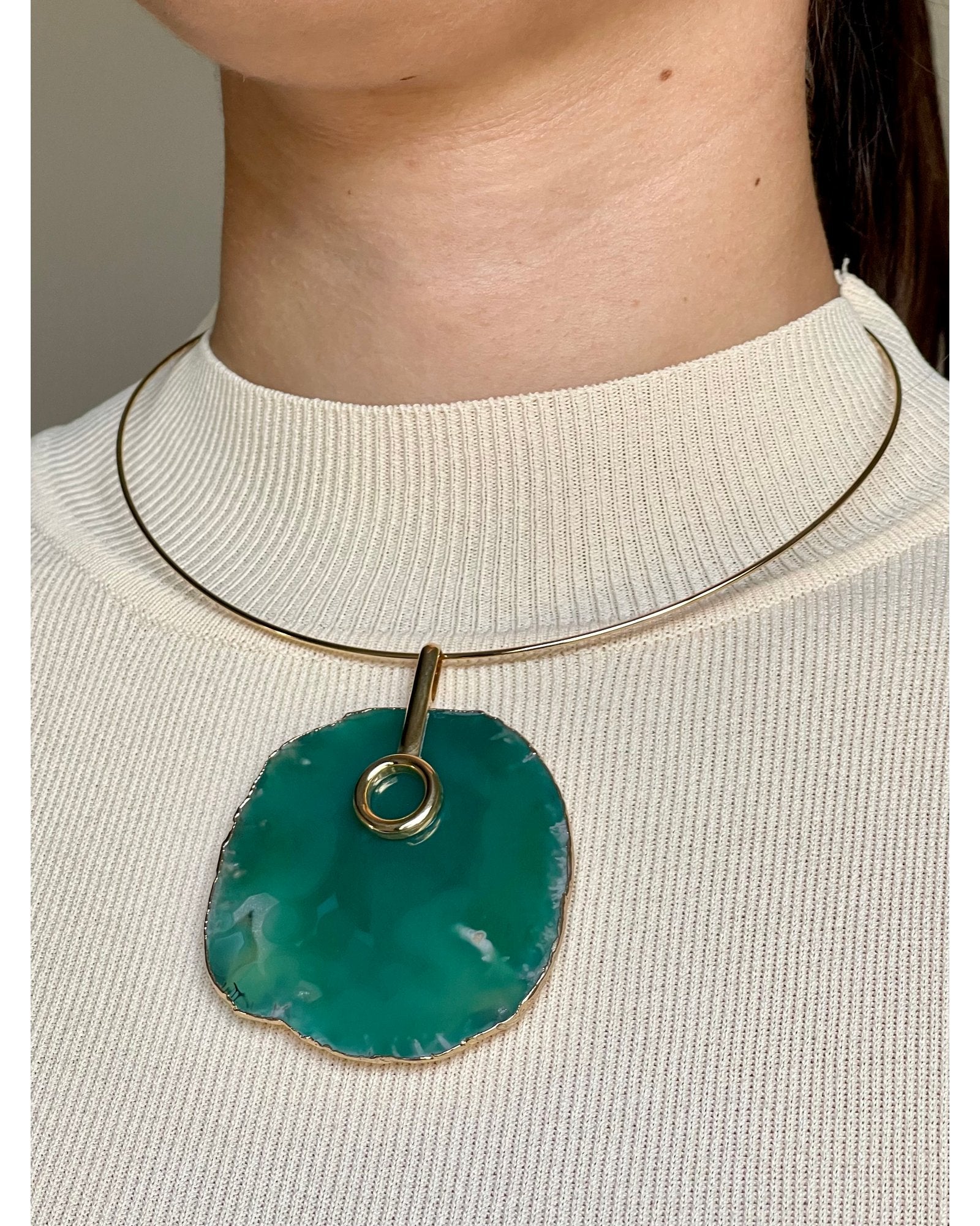 Pingente Ágata Verde com Detalhe Dourado Semijoia