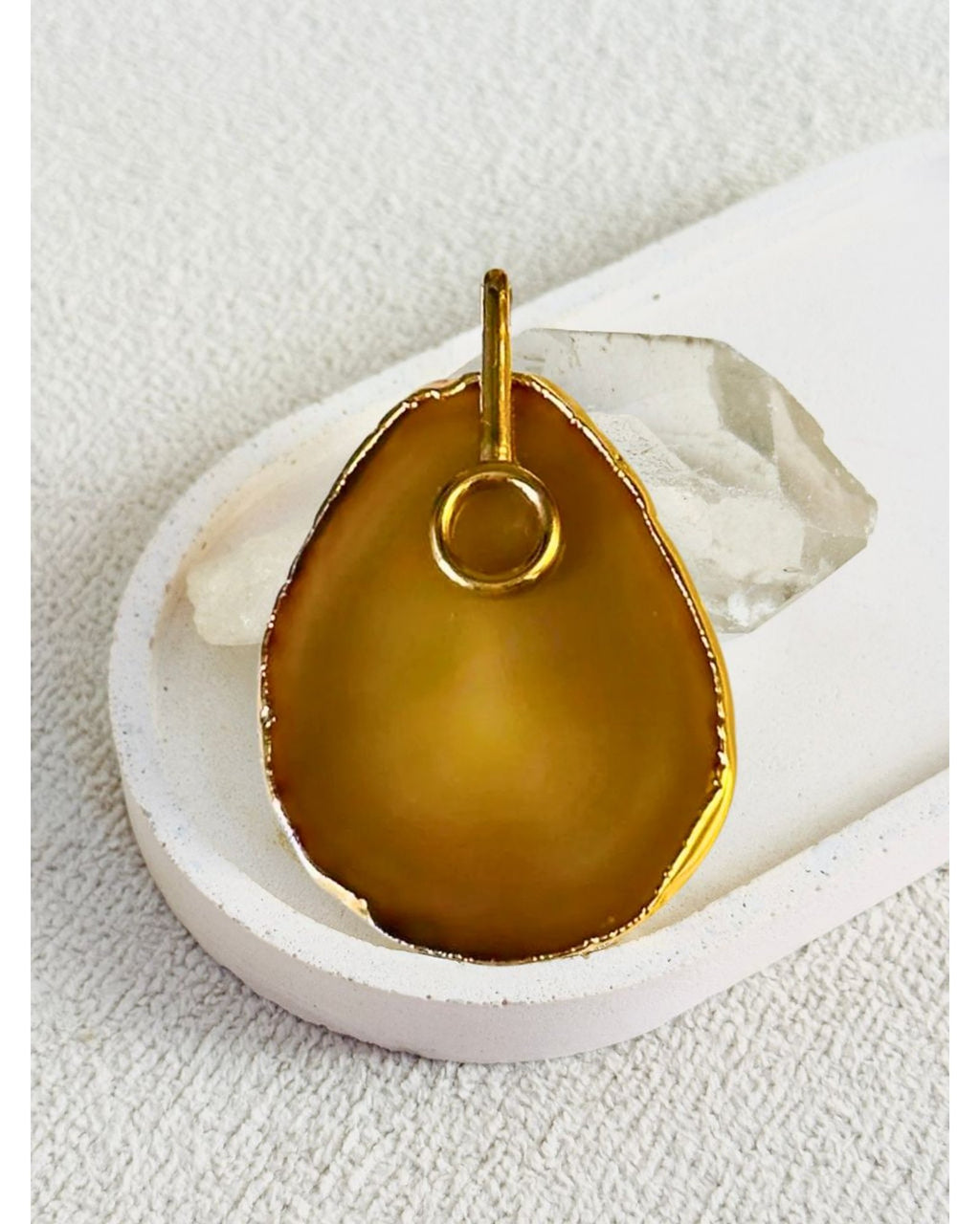 Pingente Ágata Marrom com Detalhe Dourado Semijoia