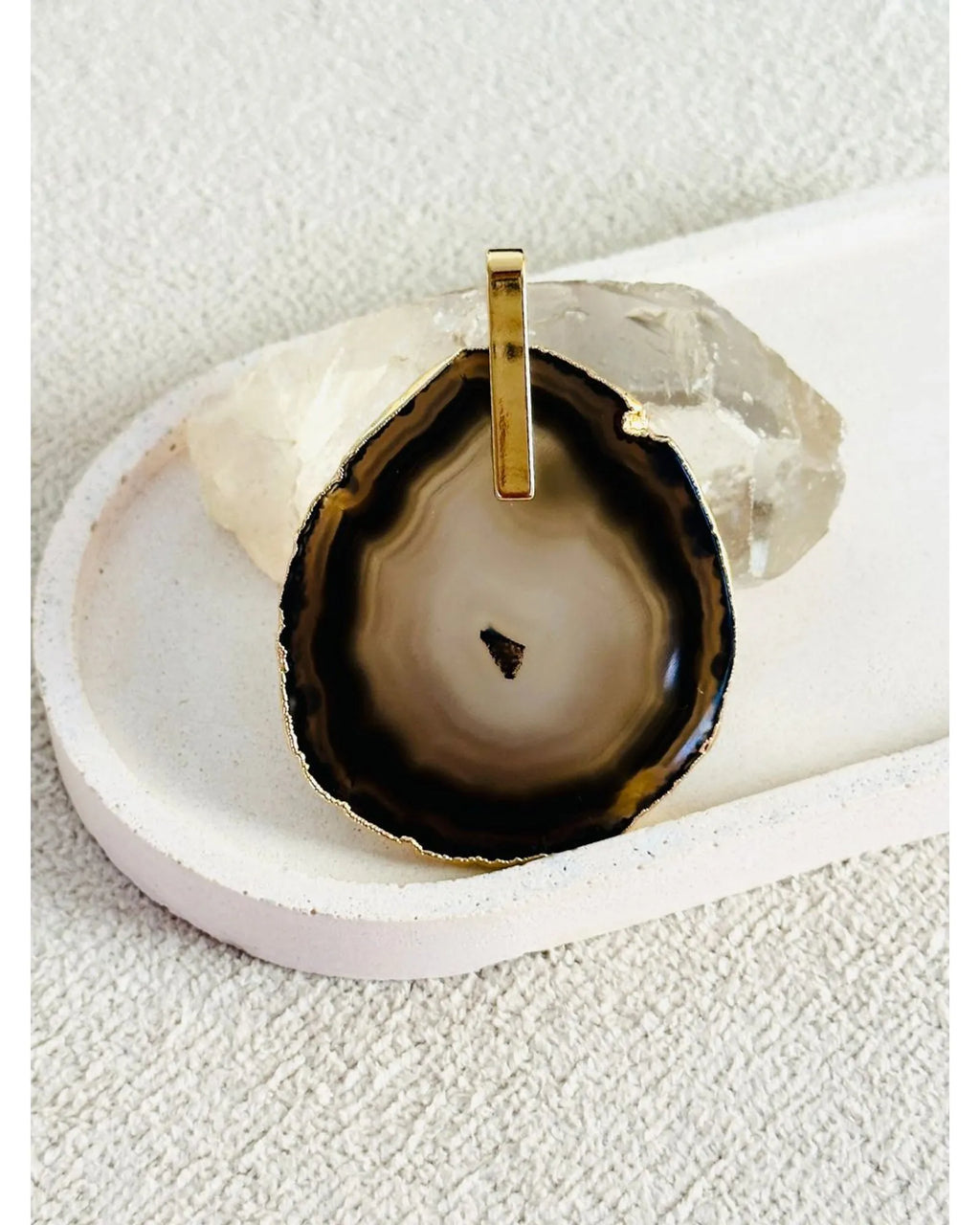 Pingente Ágata Negra com detalhe dourado Ouro 18k