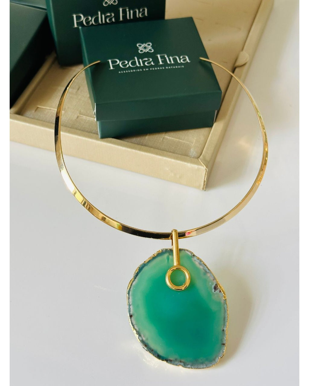 Pingente Ágata Verde com Detalhe Dourado Semijoia