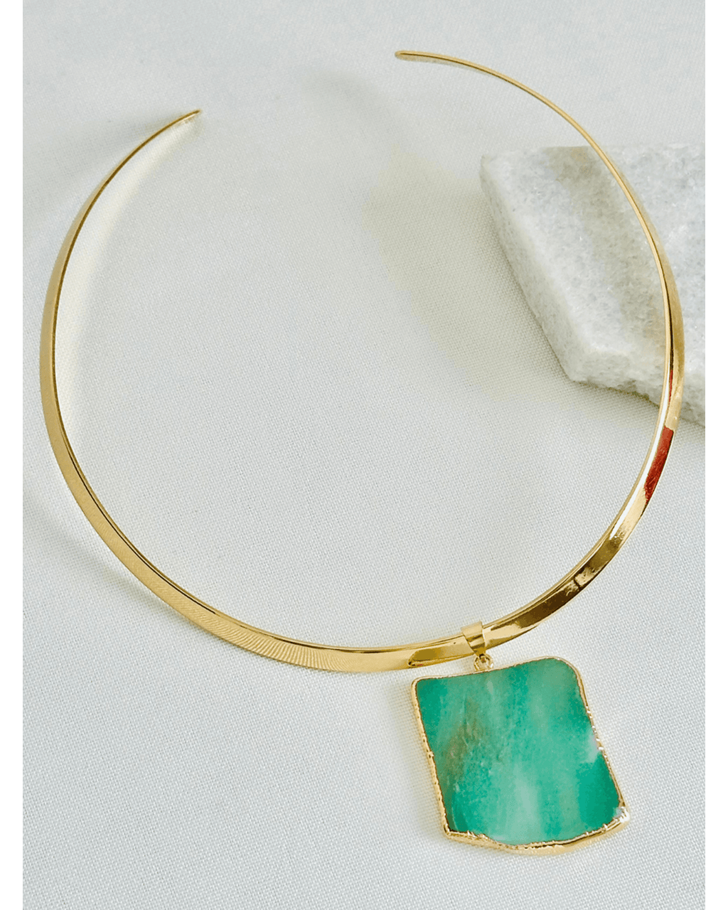 Colar Choker Aro Liso Slice Quartzo Verde Ouro Semijoia