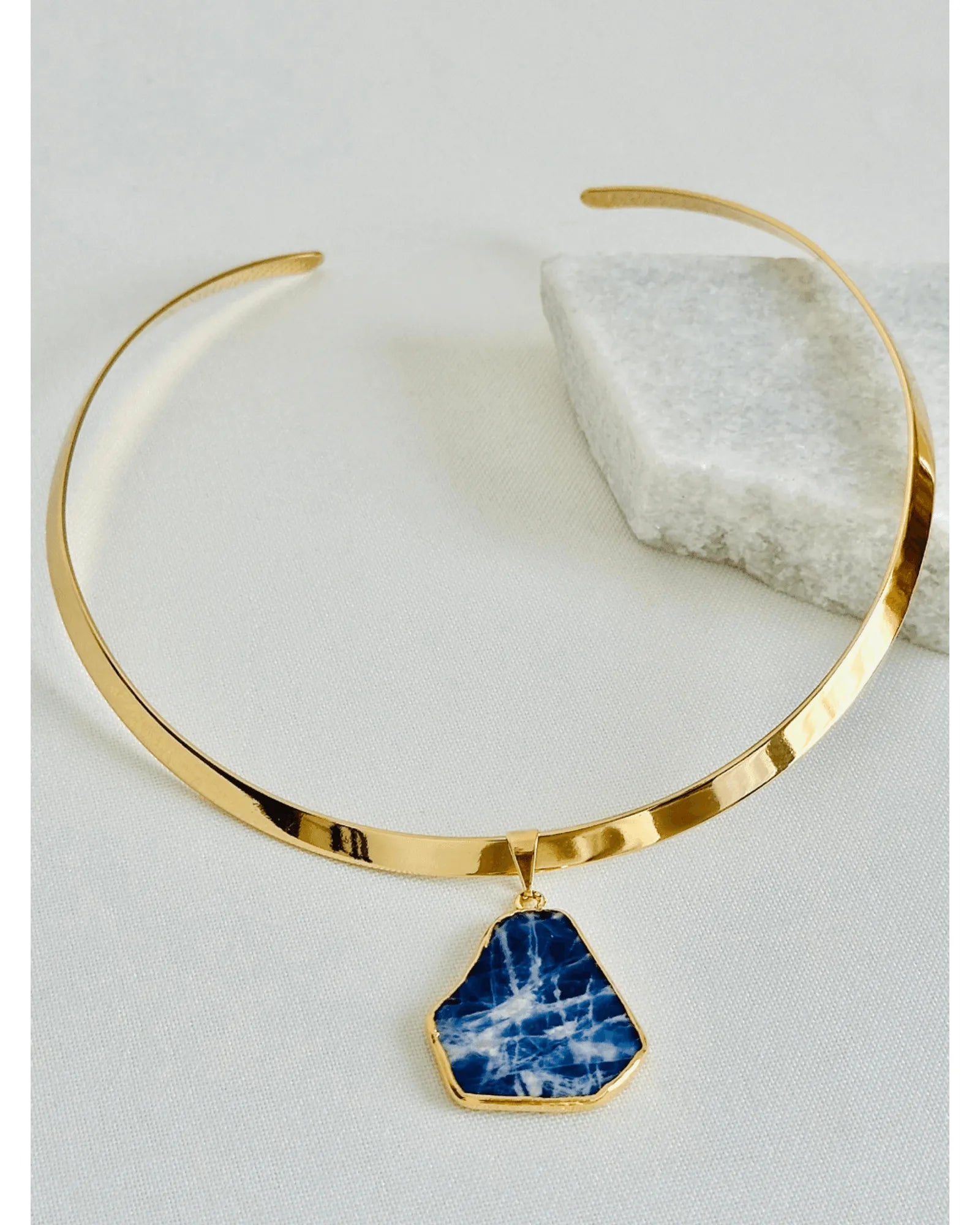 Colar Choker Aro Liso Slice Sodalita - Ouro Semijoia