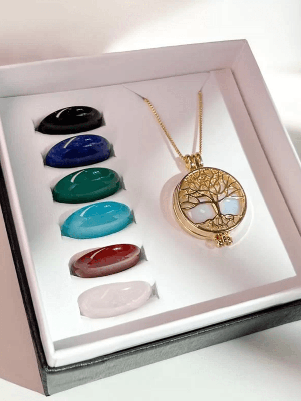 Colar Relicário Árvore da Vida 7 Pedras Sortidas Ouro Semijoia