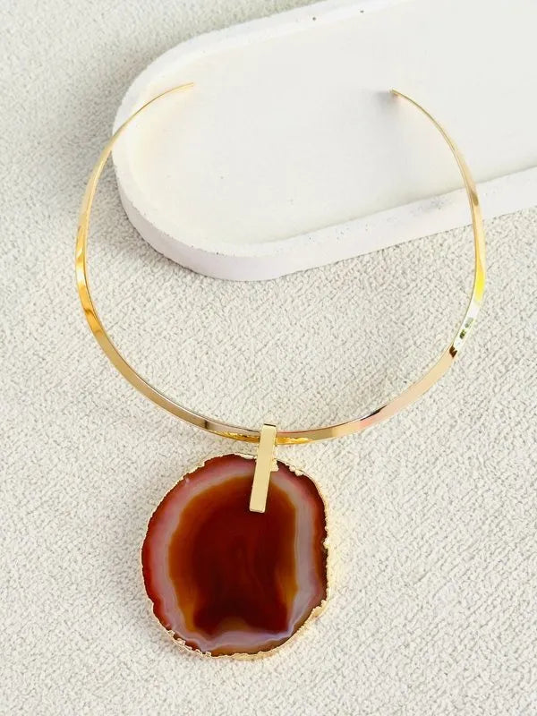 Colar Choker Aro Liso com Ágata Vermelha Detalhe Dourado Semijoia